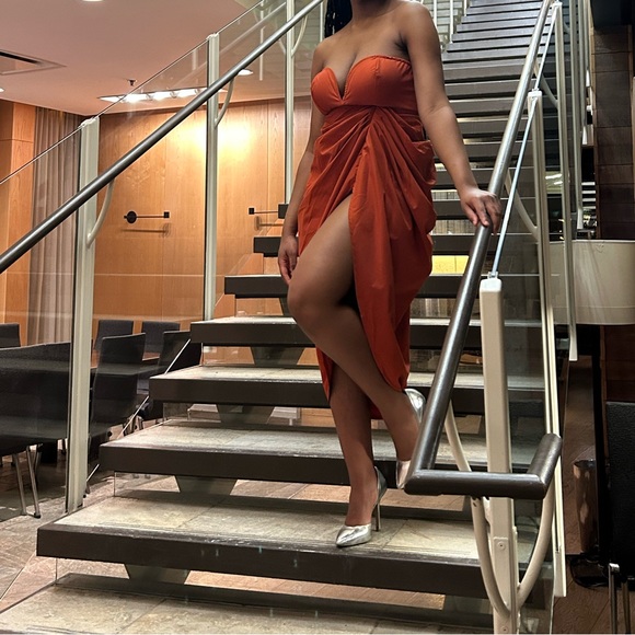 I’ve only worn the dress once , selling because it’s not really my style . - Picture 1 of 1